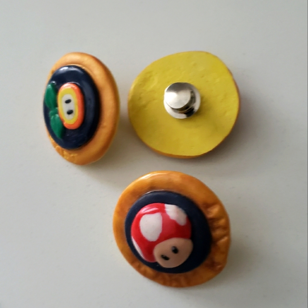 A set of 3 Mario Kart pins, or broch brand new, handmade by Ciera a friend ♥
